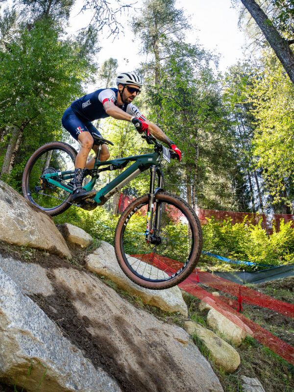 Jérôme Gilloux získal vo Val di Sole piaty titul majstra sveta v E-MTB XC