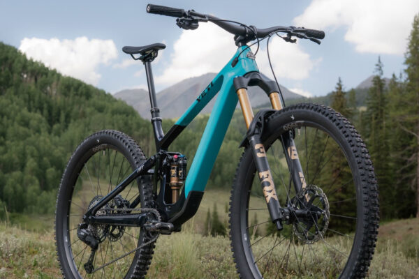 Nový trailový Yeti MT dostal odpruženie Sixfinity overené vo Svetovom pohári a 140 mm zdvihu