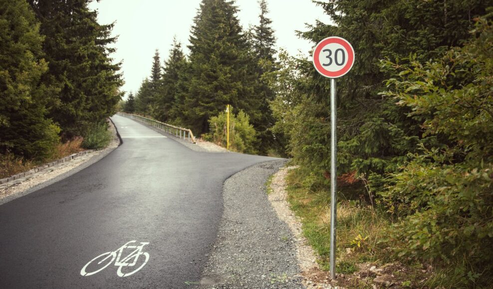 Nov&aacute; cyklotrasa na Kr&aacute;ľovu hoľu je ofici&aacute;lne otvoren&aacute;. Na takmer 12 kilometroch nast&uacute;pate viac ako 1000 metrov
