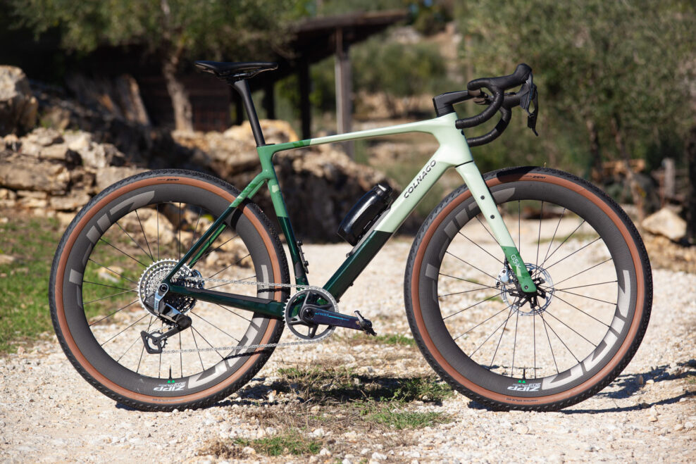Nové Colnago G5-X má byť „V5Rs do terénu“. Pretekové ambície spája s väčším pohodlím