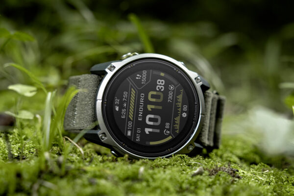 Garmin Enduro 4 sú hodinky pre bikerov, ktorí nepoznajú slovo stačilo