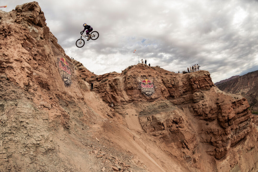 Red Bull Rampage 2026 zostal bez víťaza. Szymon Godziek viedol, no súťaž predčasne ukončil vietor
