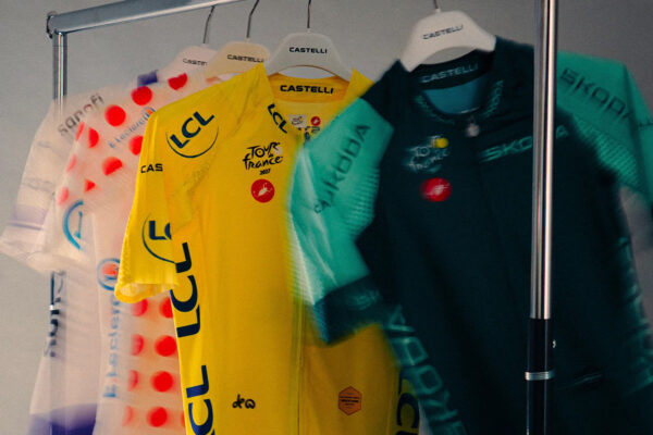Castelli mení podobu líderských dresov pre Tour de France 2027. Biely dostane fialové detaily, zelený bude dvojfarebný