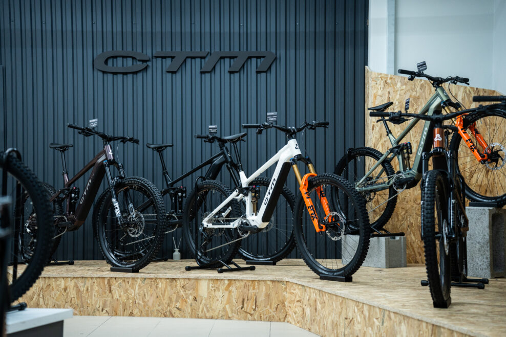 CTM 2027: Avinox, nové enduro bicykle, karbónový cesťák…