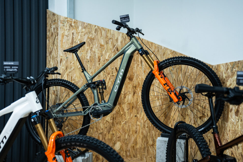 Nov&yacute; elektrobicykel CTM Switch m&aacute; motor Avinox s v&yacute;konom až 1 500 W. Nov&aacute; gener&aacute;cia sa zač&iacute;na na 3 999 eur&aacute;ch
