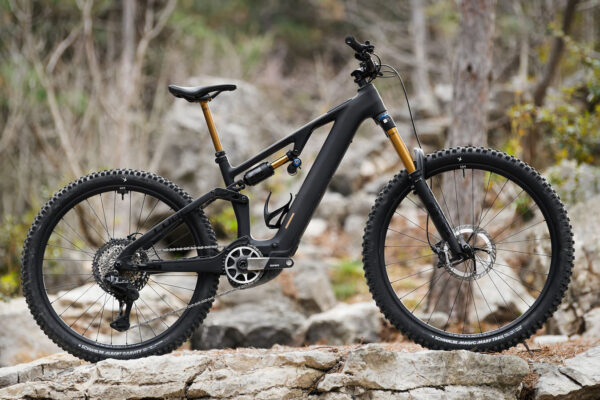 Elektrobicykle Cube teraz kúpite so zľavou až 1 500 eur. Slovkolex vypredáva modely 2026
