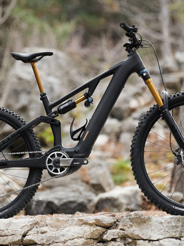 Elektrobicykle Cube teraz kúpite so zľavou až 1 500 eur. Slovkolex vypredáva modely 2026