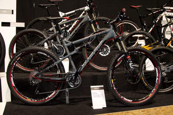 V daždivej etape vyhral Bouhanni