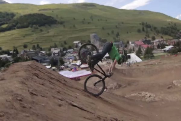 Video: Huuuuge crash Nicholiho Rogatkina na Crankworx Europe 2014