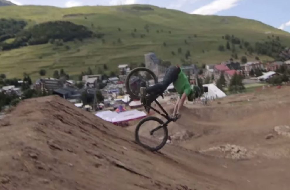 Video: Huuuuge crash Nicholiho Rogatkina na Crankworx Europe 2014