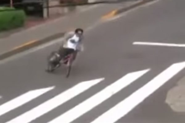 Video: Tokio drift na dvoch kolesách