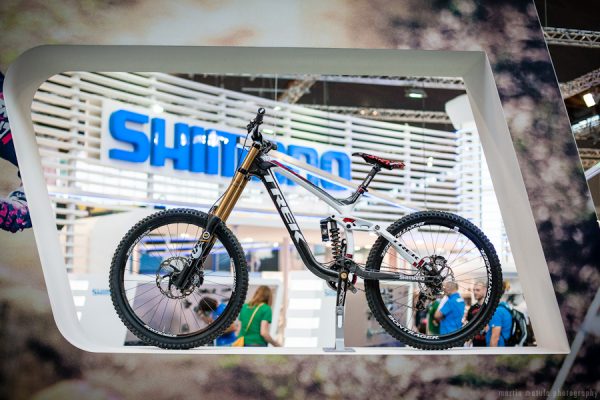 Video: Kamikaze DH Race – šilty zakázané, šprcky povolené!