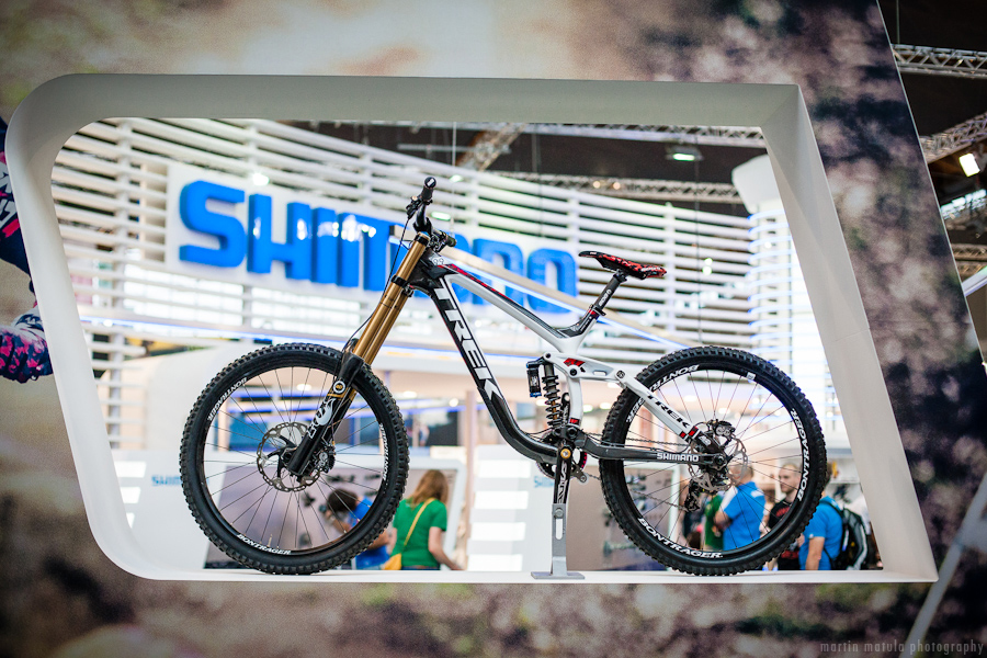 Video: Kamikaze DH Race – šilty zakázané, šprcky povolené!