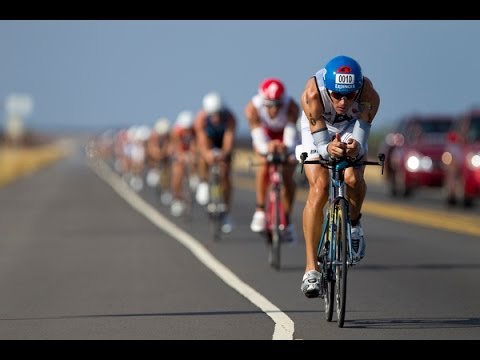 Triatlonové peklo na Havaji ovládol Nemec Sebastian Kienle a Austrálčanka Mirinda Carfraeová