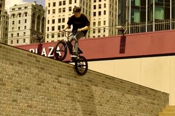 Mikey Tyra zabíja pre ONSOMESHIT/2014