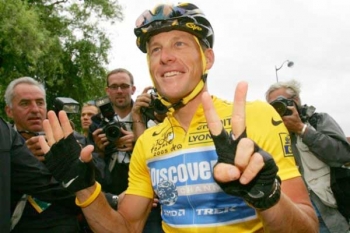 Koniec legendy, Armstrongovi zoberú triumfy z Tour de France