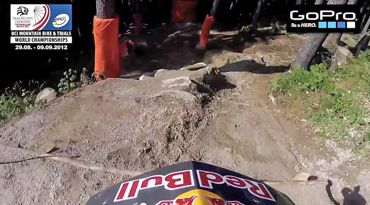 Video: Majstrovstvá sveta v MTB 2012 – prehliadka DH trate s Brook MacDonaldom