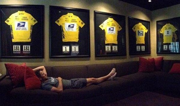 Lance Armstrong komentuje Tour. Nepýtajte sa ma na doping a Frooma, hovorí