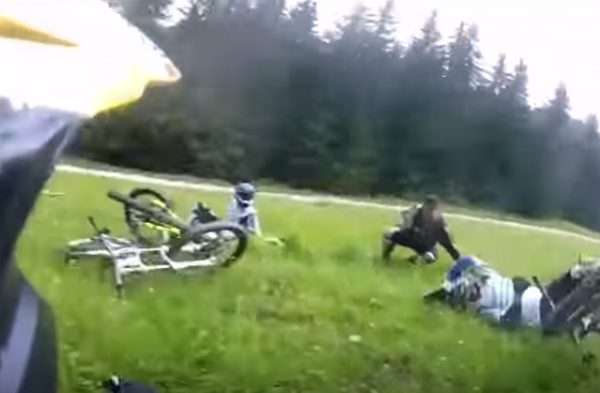 Najlepšie Downhillové a Freerideové Crashe z leta 2015