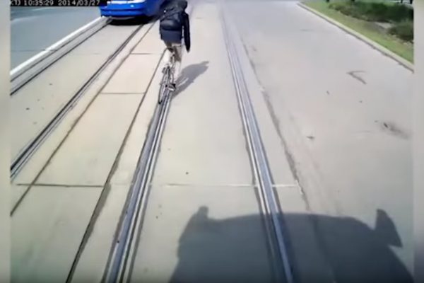Poľský cyklista vs. električka