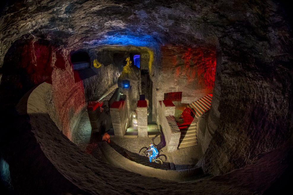 Marcelo Gutiérrez si dáva prvú podzemnú zjazdovú trať na svete!