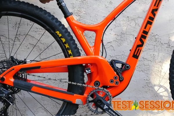 Stláčanie odpruženia 17 rôznych bicyklov