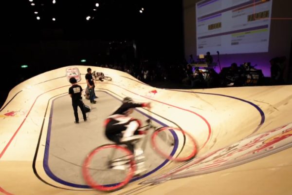 Video: Najmenší velodróm na svete – Red Bull Mini Drome 2012