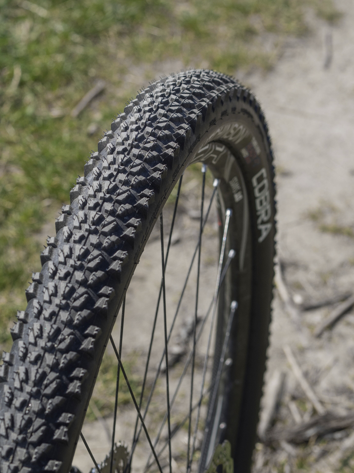 Test: Plášť Hutchinson Cobra