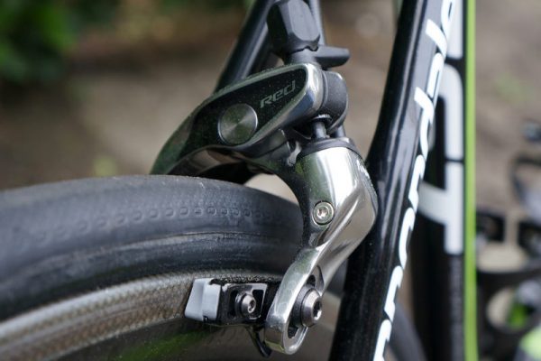 Hydraulické brzdy na Cavendishovom bicykli