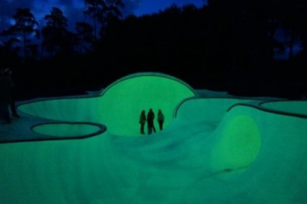 Prvý skatepark na svete, ktorý svieti v tme!