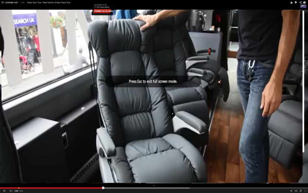 Ako doma v obývačke- tímový autobus Garmin Sharp