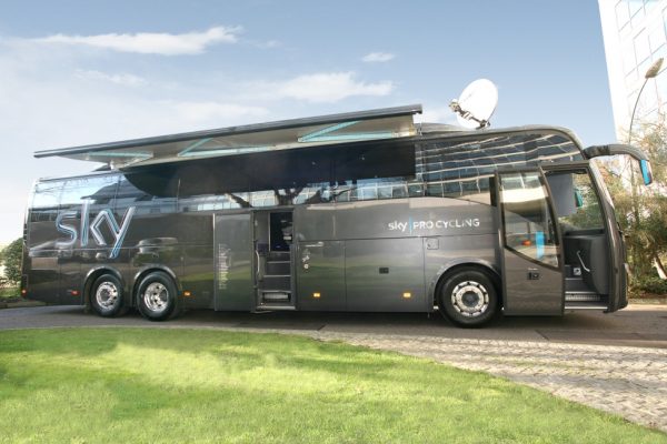Pohybujúca sa pevnosť- bus tímu SKY