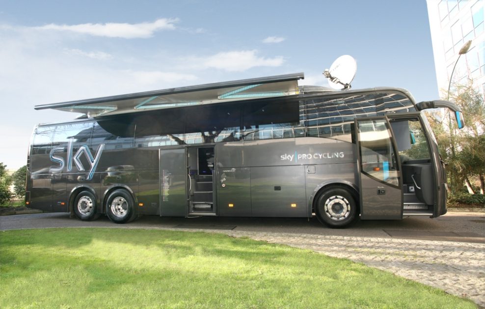 Pohybujúca sa pevnosť- bus tímu SKY