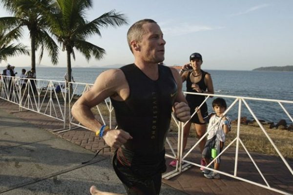 Veľký návrat Lancea Armstronga. Súboj jeden na jedného. Box? Nie, triatlon!