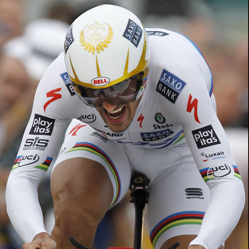Cancellarov zjazd pomedzi autá na Tour de France